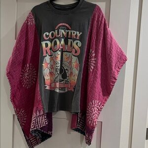 Inspired Culture Gray “Country Roads”Graphic Tee with Mauve Kantha Quilt Sleeves